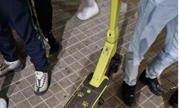 Θεσσαλονίκη: Μοτοσικλετιστής εμβόλισε και γρονθοκόπησε αναβάτη ηλεκτρικού πατινιού