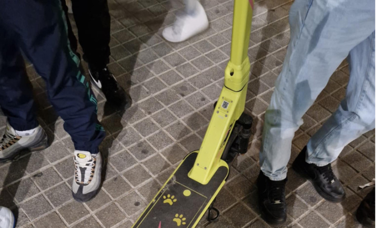 Θεσσαλονίκη: Μοτοσικλετιστής εμβόλισε και γρονθοκόπησε αναβάτη ηλεκτρικού πατινιού