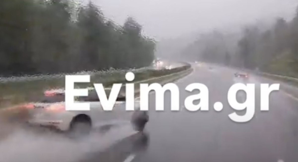 Μαλακάσα: Οδηγός χάνει τον έλεγχο και πέφτει πάνω στις προστατευτικές μπάρες και σε λεωφορείο