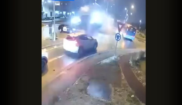 Ρουμανία: Σοκαριστικό τροχαίο –  Οδηγός αυτοκινήτου έχασε τον έλεγχο και «απογειώθηκε»