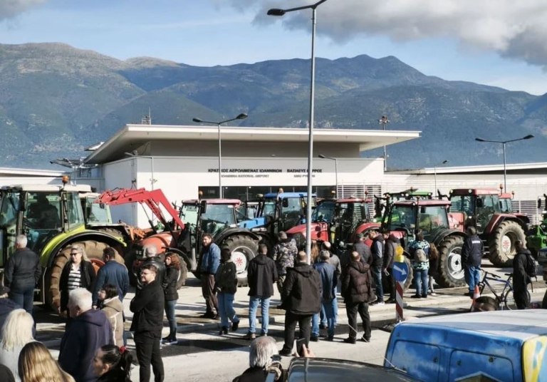 Αγρότες: Έξω από το αεροδρόμιο Ιωαννίνων τα τρακτέρ – Νέα μπλόκα στο Κάστρο Βοιωτίας και τη γέφυρα Ευήνου