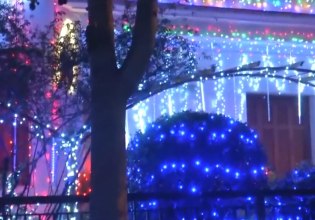 Αυτό είναι το πιο χριστουγεννιάτικο σπίτι της Αθήνας – Πού βρίσκεται