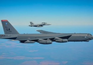 Επίδειξη ισχύως στην Κίνα: Βομβαρδιστικά των ΗΠΑ ικανά να φέρουν πυρηνικά όπλα πέταξαν πάνω από τη θάλασσα της Ιαπωνίας