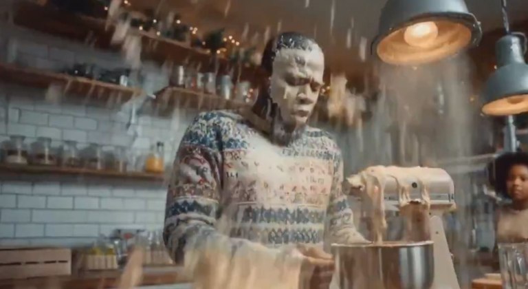 McDonald’s: Αφαιρούν χριστουγεννιάτικη διαφήμιση μετά από αντιδράσεις