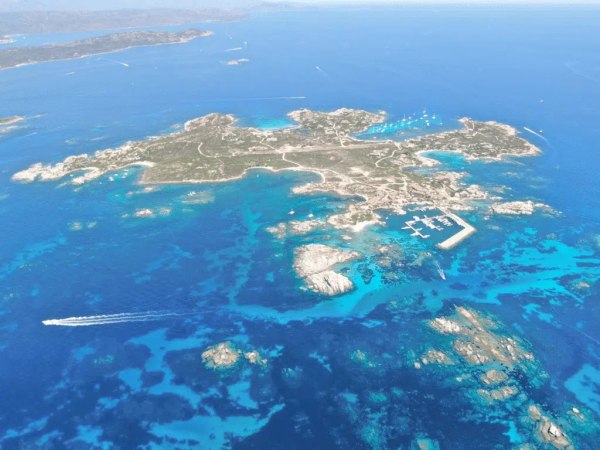 Καβάλο – Το «νησί των δισεκατομμυριούχων» με τη σκοτεινή φήμη