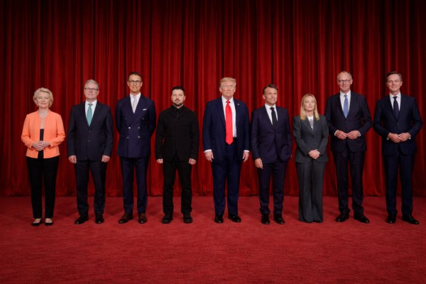 Backhanded Awards: Το Politico βραβεύει τις 5 πιο αμήχανες πολιτικές στιγμές του 2025