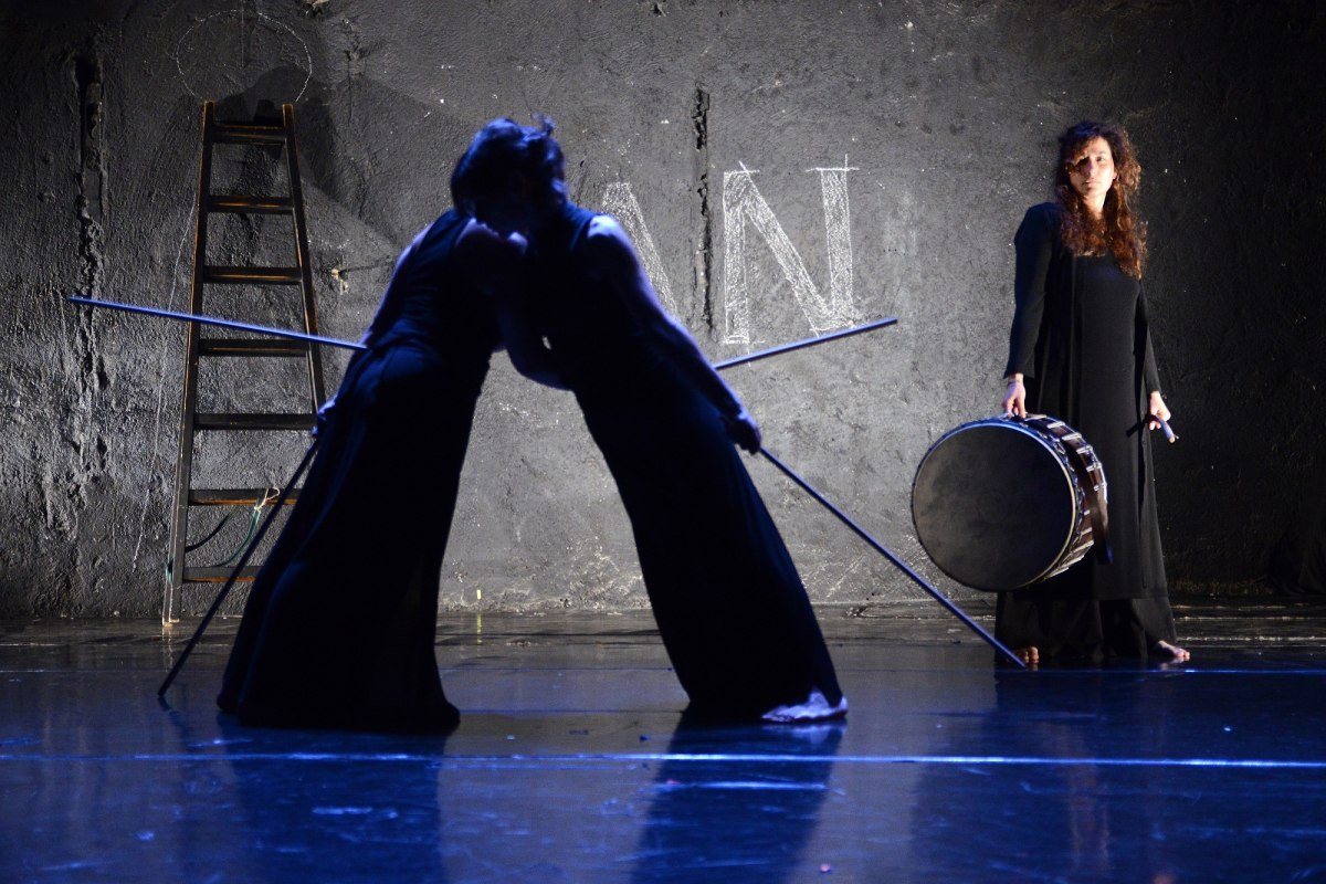 «Αντί-γονοι»: Έρχονται για 3 Πέμπτες του Ιανουαρίου στο Θέατρο Ροές