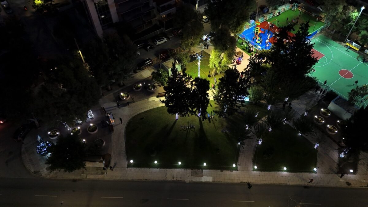 Εγκαινιάστηκε ο νέος πολυχώρος πρασίνου και αναψυχής στην πλατεία Ρήγα Φεραίου στην Αργυρούπολη