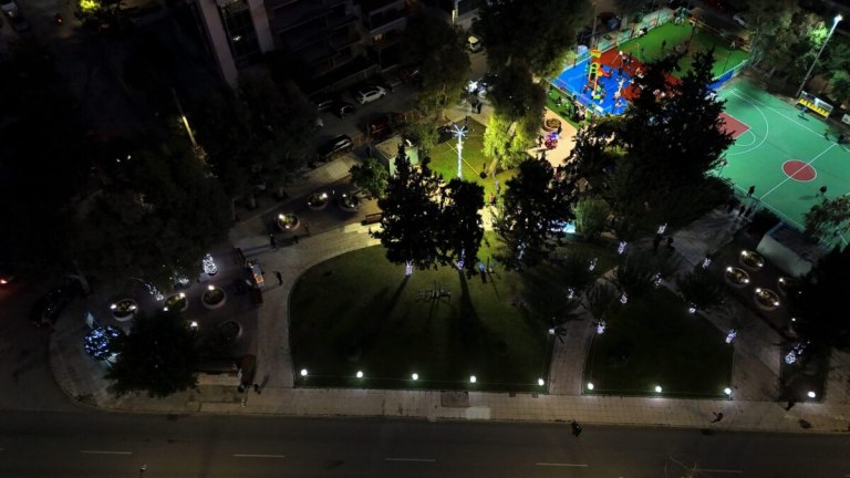 Εγκαινιάστηκε ο νέος πολυχώρος πρασίνου και αναψυχής στην πλατεία Ρήγα Φεραίου στην Αργυρούπολη