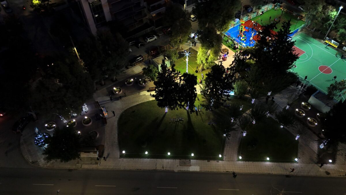 Εγκαινιάστηκε ο νέος πολυχώρος πρασίνου και αναψυχής στην πλατεία Ρήγα Φεραίου στην Αργυρούπολη