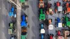 Αγρότες: Φουντώνει η οργή τους – «Λάδι στη φωτιά» η μεταφορά του ΟΠΕΚΕΠΕ στην ΑΑΔΕ