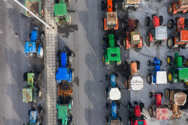 Αγρότες: Φουντώνει η οργή τους – «Λάδι στη φωτιά» η μεταφορά του ΟΠΕΚΕΠΕ στην ΑΑΔΕ