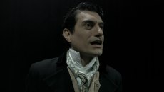 «Dracula»: Βασισμένο στο πρωτότυπο μυθιστόρημα του Bram Stoker, μέχρι τις 28/12 στο θέατρο Πόρτα