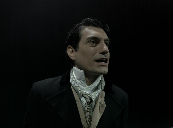 «Dracula»: Βασισμένο στο πρωτότυπο μυθιστόρημα του Bram Stoker, μέχρι τις 28/12 στο θέατρο Πόρτα