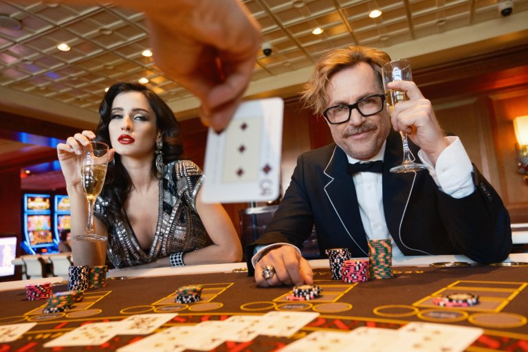 Ζήστε τις πιο λαμπερές και «viral» γιορτές στην Πάρνηθα Season XMAS στο Regency Casino Mont Parnes