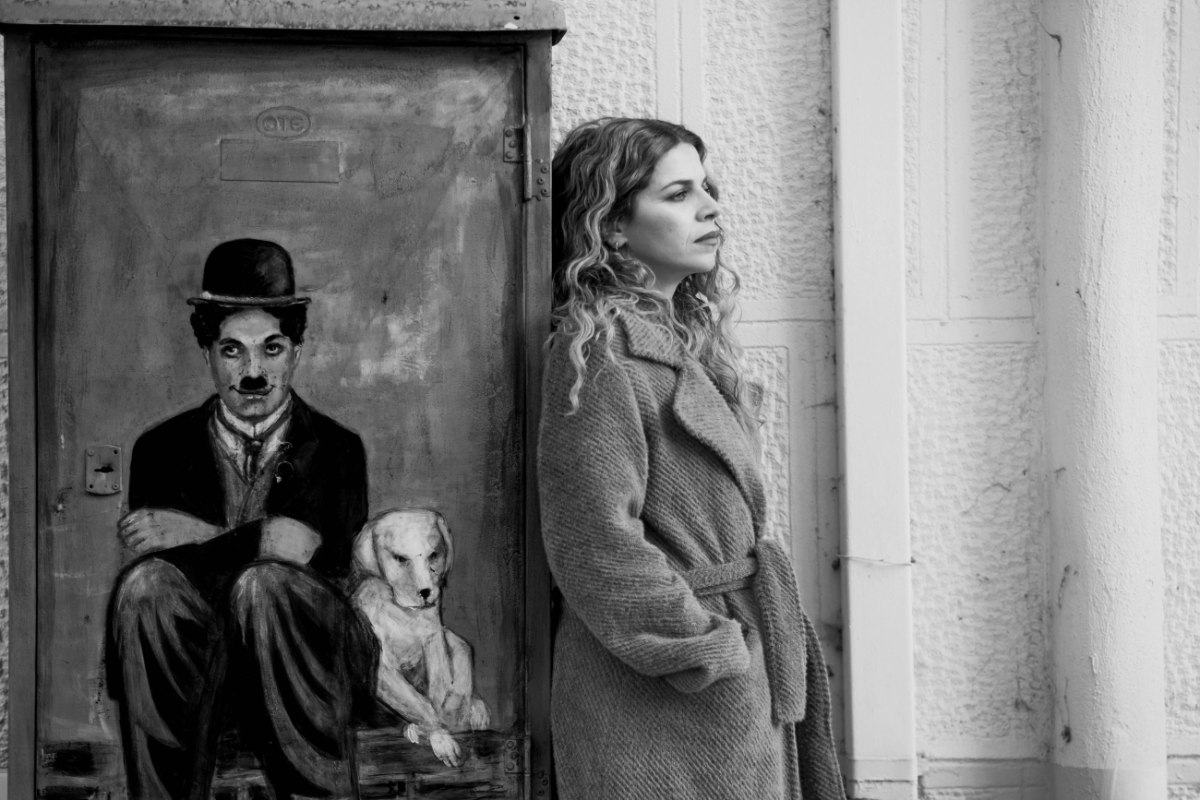 «Ήταν έρωτες κεραυνοβόλοι»: Η Βιολέτα Ίκαρη για τα τραγούδια, τις συνεργασίες και την επιστροφή της στον Σταυρό του Νότου