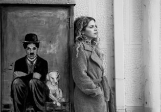 «Ήταν έρωτες κεραυνοβόλοι»: Η Βιολέτα Ίκαρη για τα τραγούδια, τις συνεργασίες και την επιστροφή της στον Σταυρό του Νότου