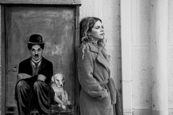 «Ήταν έρωτες κεραυνοβόλοι»: Η Βιολέτα Ίκαρη για τα τραγούδια, τις συνεργασίες και την επιστροφή της στον Σταυρό του Νότου