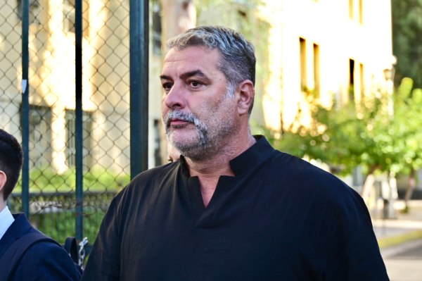 «Ο κόσμος δεν είναι χαζός» – Ο Βασίλης Μπισμπίκης για το τροχαίο, τους δικούς του ανθρώπους και τον κιτρινισμό