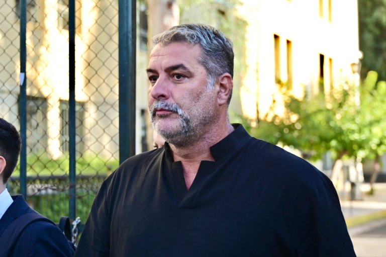 «Ο κόσμος δεν είναι χαζός» – Ο Βασίλης Μπισμπίκης για το τροχαίο, τους δικούς του ανθρώπους και τον κιτρινισμό