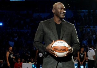 Ο Μάικλ Τζόρνταν σε νομική μάχη με τη NASCAR