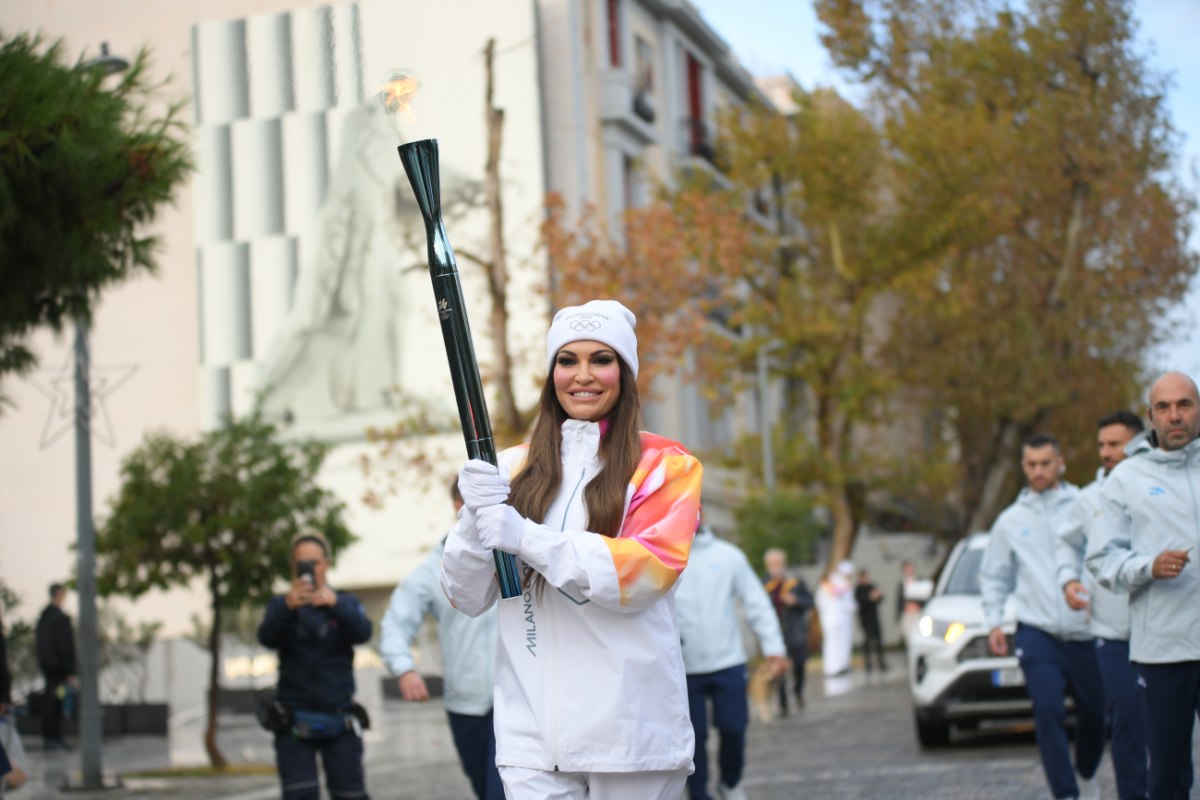 Κίμπερλι Γκίλφοϊλ: Έτρεξε στη λαμπαδηδρομία για τους Χειμερινούς Ολυμπιακούς Αγώνες