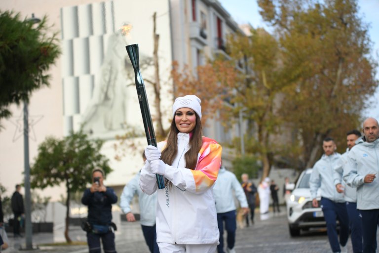 Κίμπερλι Γκίλφοϊλ: Έτρεξε στη λαμπαδηδρομία για τους Χειμερινούς Ολυμπιακούς Αγώνες