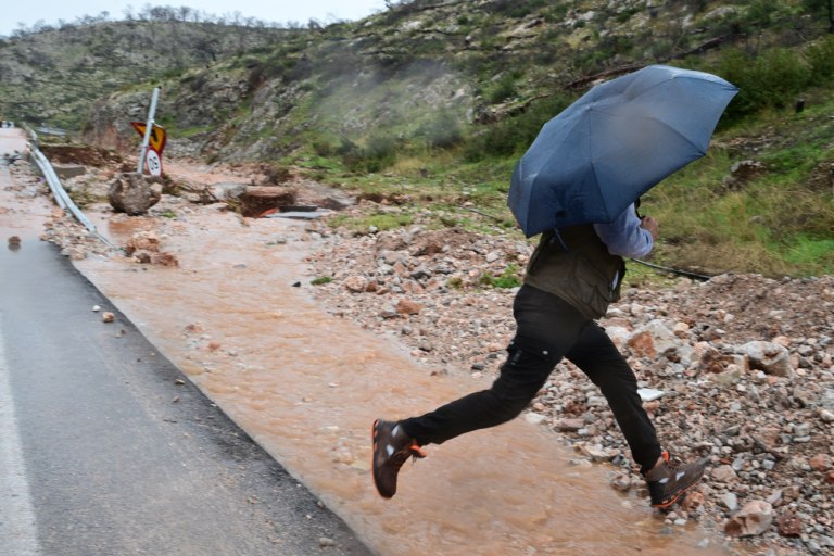 ΓΣΕΕ: Τι ισχύει για τους εργαζόμενους σε συνθήκες κακοκαιρίας