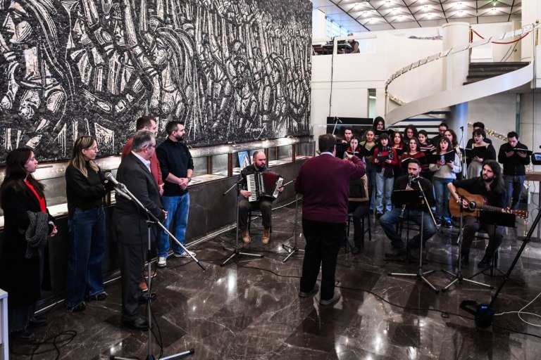 Αγωνιστικά κάλαντα άκουσε ο Κουτσούμπας – «Οι λαοί έχουν τη δύναμη να γίνουν οι πρωταγωνιστές των εξελίξεων»