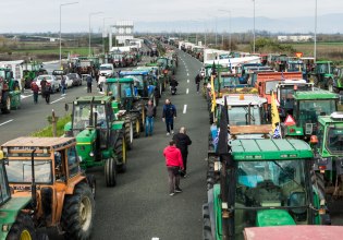 Ενισχύεται το αγροτικό μέτωπο – Πληθαίνουν τα μπλόκα – Σε κλοιό η κυβέρνηση, κοντά στους αγρότες η αντιπολίτευση