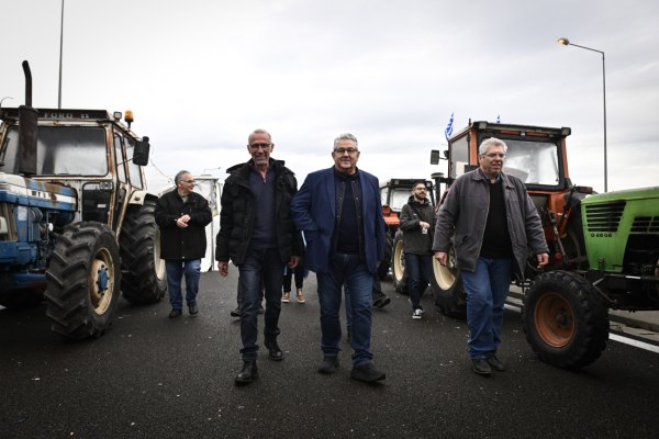 Στο μπλόκο στον Ε-65 στην Καρδίτσα ο Κουτσούμπας – «Στηρίζουμε τον αγώνα σας, χωρίς ναι μεν αλλά, χωρίς αστερίσκους»