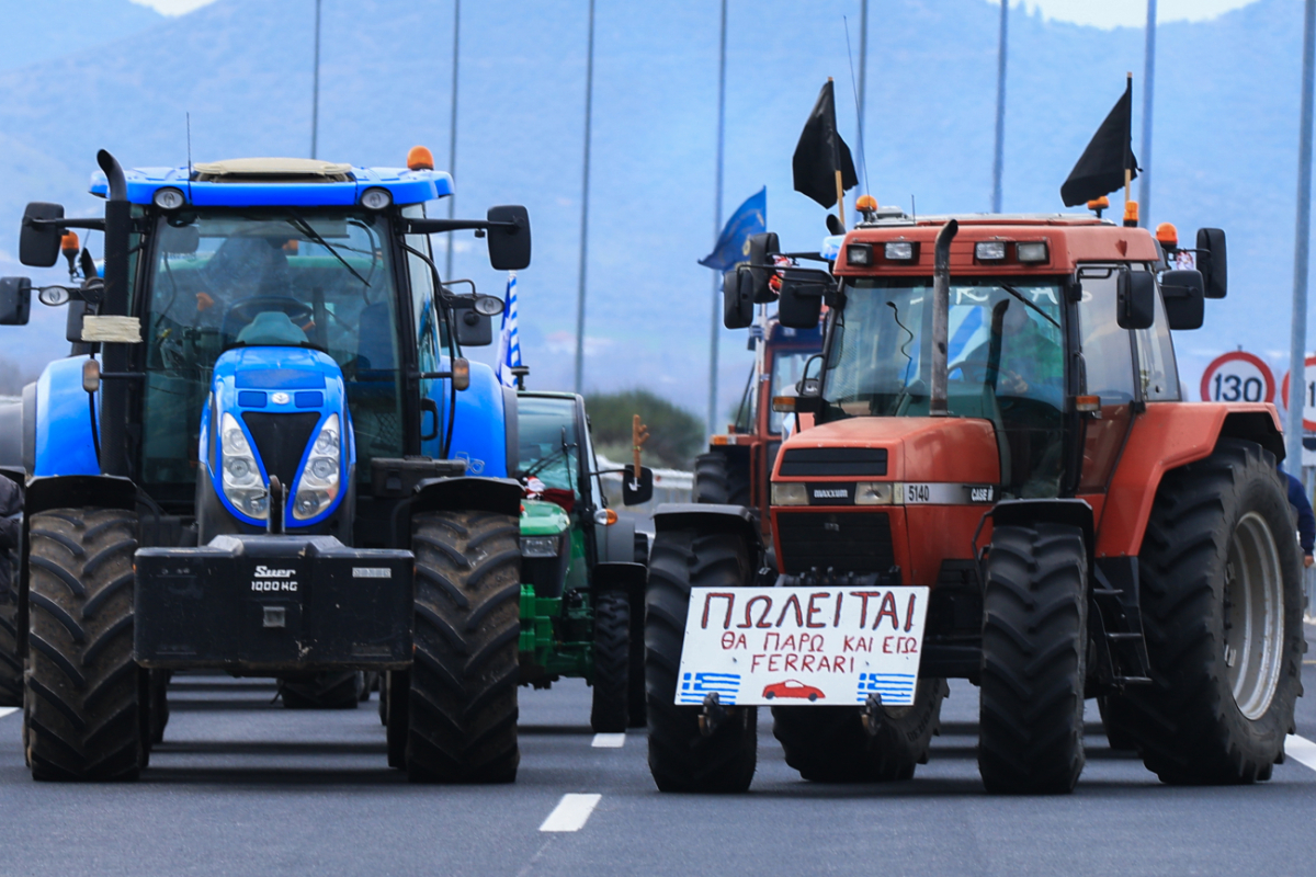 Αγρότες: Δεν πτοούνται από τις διασπαστικές κινήσεις και ετοιμάζουν ρεβεγιόν στα μπλόκα – Κλείνουν από σήμερα δρόμους