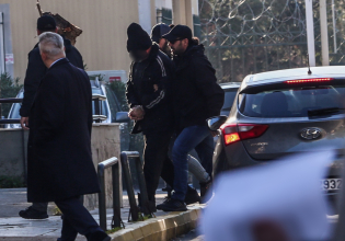 Δολοφονία Ελένης Παπαδοπούλου: Στα δικαστήρια της Ευελπίδων ο 60χρονος γιος της