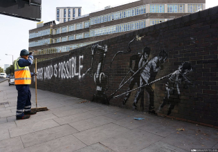 Και όμως ο κόσμος μας δεν είναι ο καλύτερος δυνατός και μπορεί να υπάρξει εναλλακτική