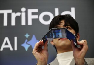 Galaxy Z TriFold:΅H Samsung παρουσιάζει το πρώτο της τρίπτυχο κινητό – Ακολουθεί η Apple;