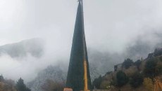 Φαράγγι της Σαμαριάς: Φωταγωγήθηκε στην Κρήτη το μεγαλύτερο χριστουγεννιάτικο δέντρο της Ευρώπης