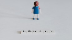 «Rage Bait», «παρακοινωνικός» – Οι δυστοπικές λέξεις που καθόρισαν το 2025, μέχρι στιγμής