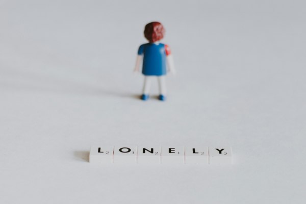 «Rage Bait», «παρακοινωνικός» – Οι δυστοπικές λέξεις που καθόρισαν το 2025, μέχρι στιγμής