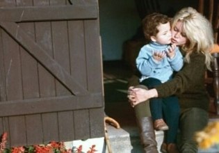 Η υπόσχεση που έδωσε η Μπριζίτ Μπαρντό στον αποξενωμένο γιο της πριν από τον θάνατό της