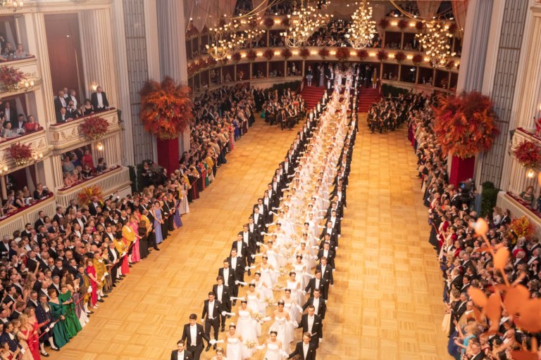 Στη Βιέννη αυτή την εποχή όλα είναι βαλς - Μέσα στην κουλτούρα των 450 χορών της
