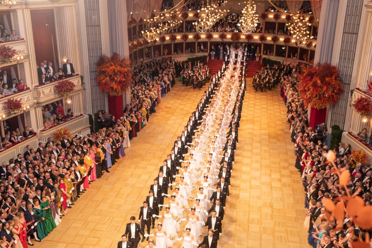 Στη Βιέννη αυτή την εποχή όλα είναι βαλς – Μέσα στην κουλτούρα των 450 χορών της πρωτεύουσας της Αυστρίας
