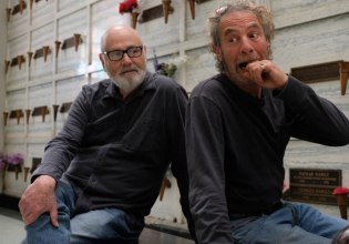 «Έμεινα με τον Ρομπ και τον Νικ Ράινερ λίγες εβδομάδες πριν από τις φρικιαστικές δολοφονίες – τι είδα μέσα στο σπίτι της οικογένειας»