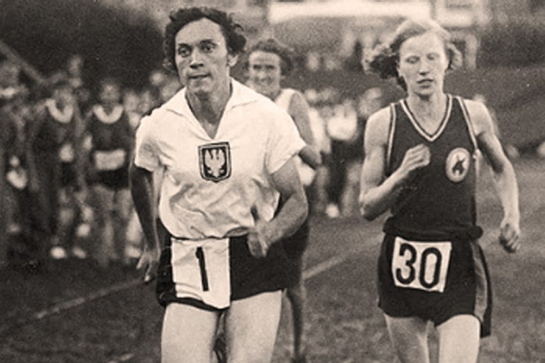 Η δολοφονία της διαφυλικής Στέλα Γουόλς: Αγωνίστηκε για αποδοχή ως αθλήτρια και ως γυναίκα – Έγινε αντικείμενο χλευασμού