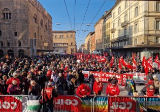 Ιταλία: Χιλιάδες στους δρόμους κατά του προϋπολογισμού – «Ευκαιρία για τριήμερο», απαντά ειρωνικά η Μελόνι