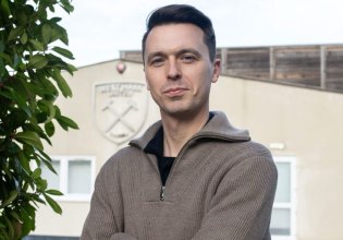 «Τρελαμένος» με τον Μουζακίτη, ο νέος επικεφαλής σκάουτερ της Μάντσεστερ Γιουνάιτεντ