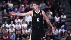 Αποχώρησε με ενοχλήσεις ο Ντε Κολό – Δύσκολα με Ολυμπιακό