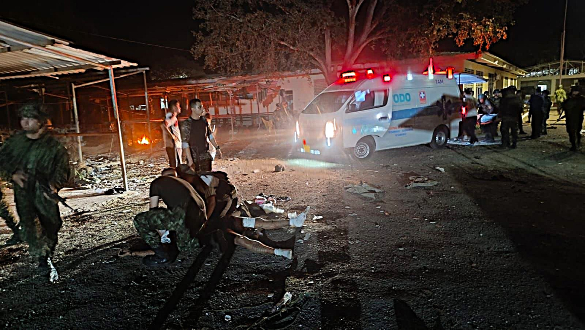 Νεκροί και τραυματίες μετά από επίθεση σε βάση του στρατού της Κολομβίας – Τους αντάρτες κατηγορεί η κυβέρνηση