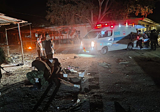 Νεκροί και τραυματίες μετά από επίθεση σε βάση του στρατού της Κολομβίας – Τους αντάρτες κατηγορεί η κυβέρνηση