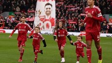 Συγκίνηση στο «Άνφιλντ»: Οι γιοι του Ζότα συνόδευσαν τις μασκότ των Λίβερπουλ, Γουλβς (pics)