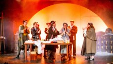 «Το Κοριτσάκι με τα Σπίρτα: Το Μιούζικαλ»: Το μαγικό παραμύθι στο θέατρο Αθηνών